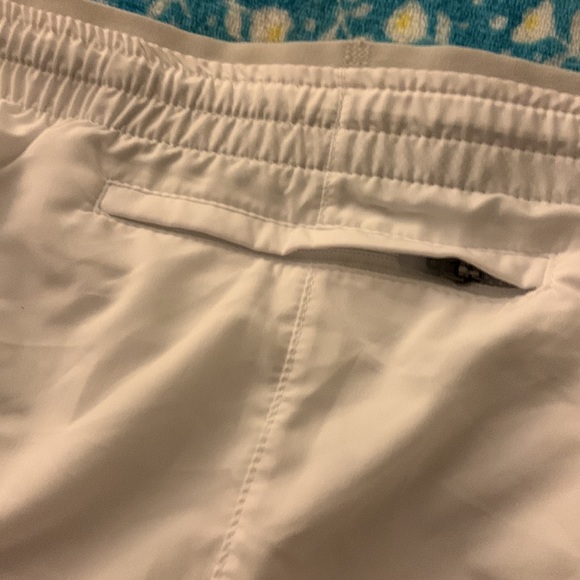 NIKE SHORTS - WHITE - MEDIUM - NEW - Picture 8 of 12